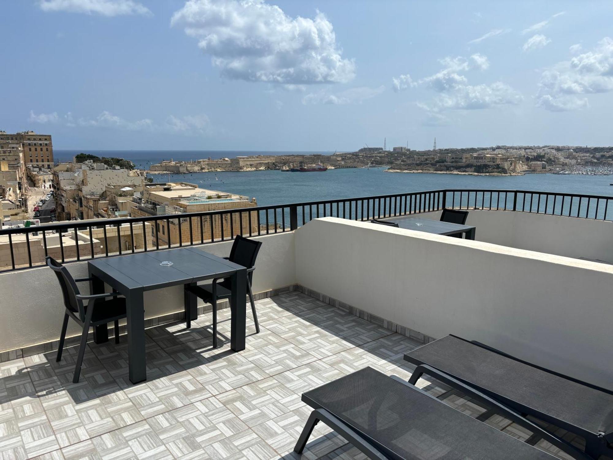 Grand Harbour Hotel Valletta Bagian luar foto