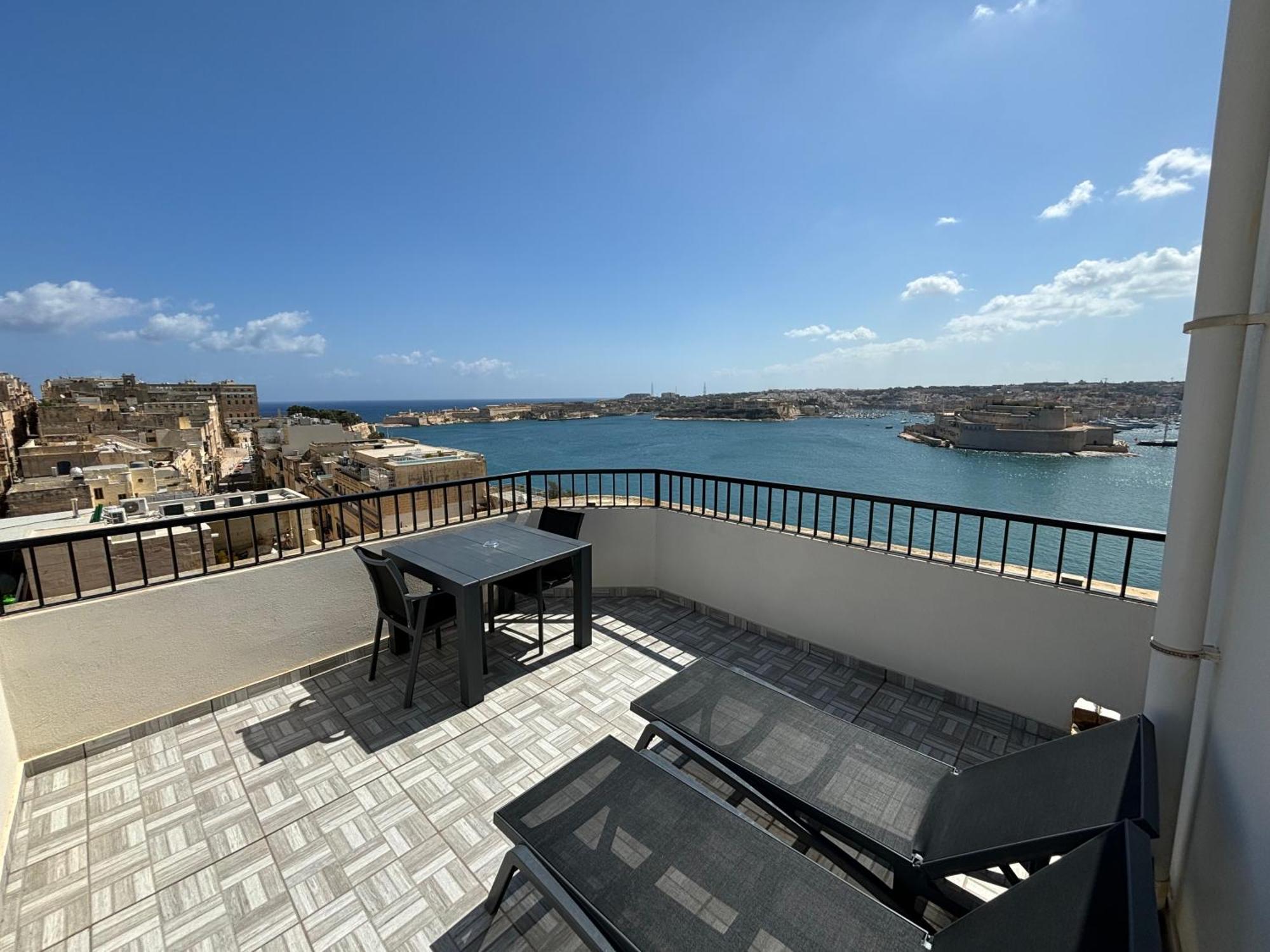 Grand Harbour Hotel Valletta Bagian luar foto